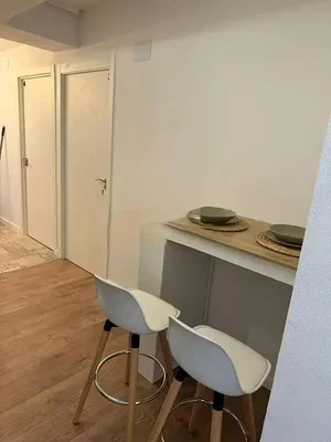 Keuken; houten vloer, natuurlijk licht