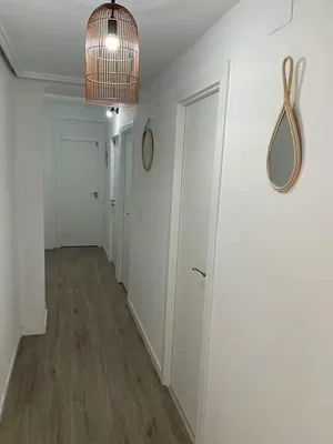 Wohnzimmer; holzboden, tageslicht