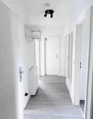 Garderoba; prirodno svjetlo, pločice