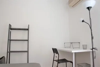Spálňa; prirodzené svetlo, moderný štýl