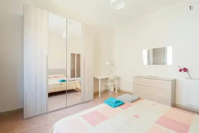 Spavaća soba; prirodno svjetlo, pločice, renoviran