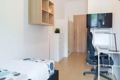 Schlafzimmer; tageslicht, holzboden