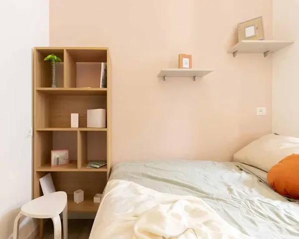 Bedroom; natural light, modern style