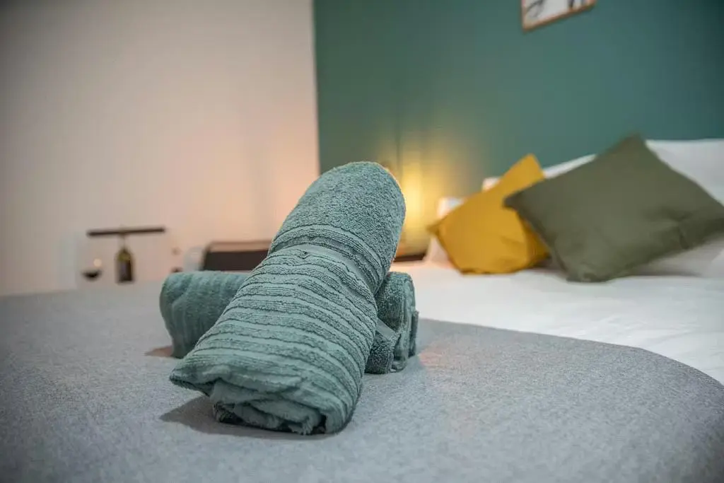 Camera da letto; luce naturale, stile moderno