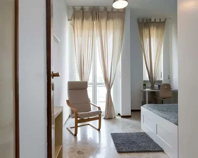 Schlafzimmer; tageslicht, holzboden, fliesenboden