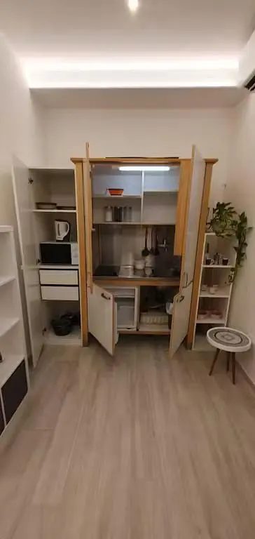 Küche; küchengeräte, holzboden, renoviert, tageslicht