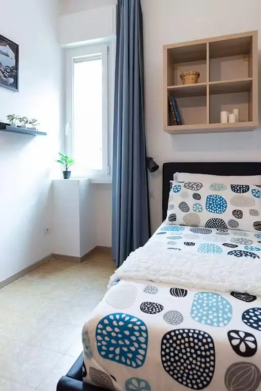 Schlafzimmer; tageslicht, fliesenboden