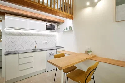 Küche; küchengeräte, holzboden, tageslicht, moderner stil, renoviert