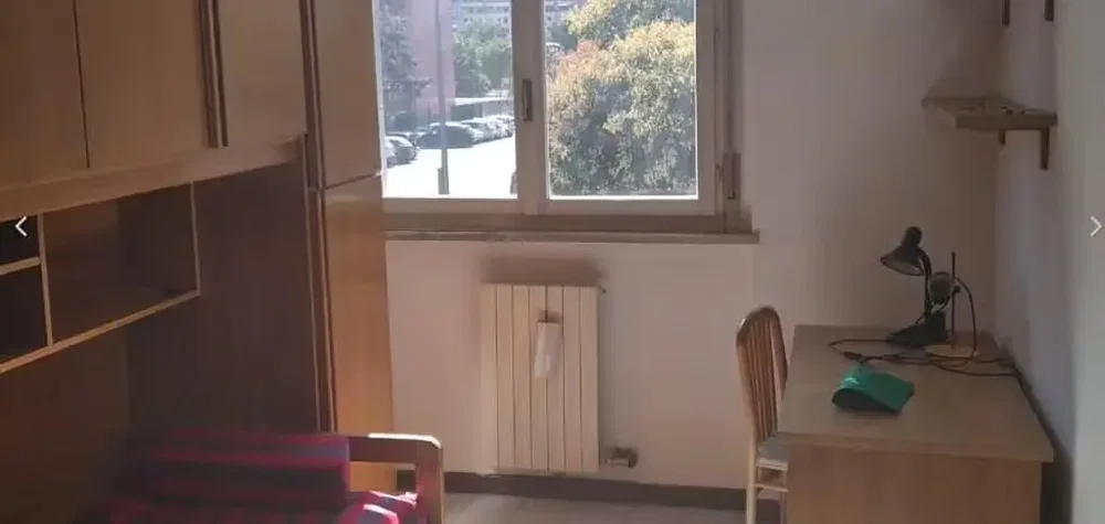 Camera da letto; luce naturale, pavimento in legno