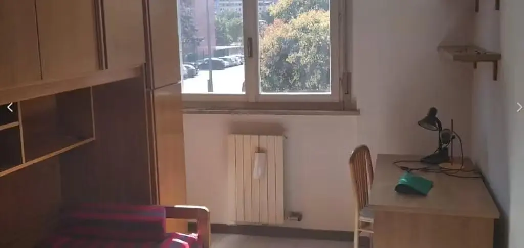 Camera da letto; luce naturale, pavimento in legno