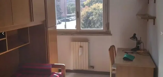 Spálňa; prirodzené svetlo, drevená podlaha