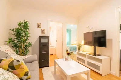 Salon; lumière naturelle, parquet, style moderne