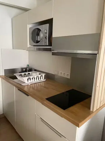 Kitchen; kitchen appliances, wood floor