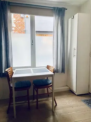 Cucina; pavimento in legno, luce naturale