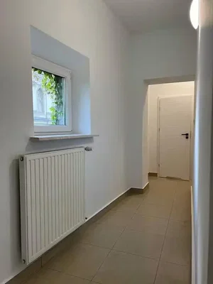 Ostatní; dlažba, přirozené světlo