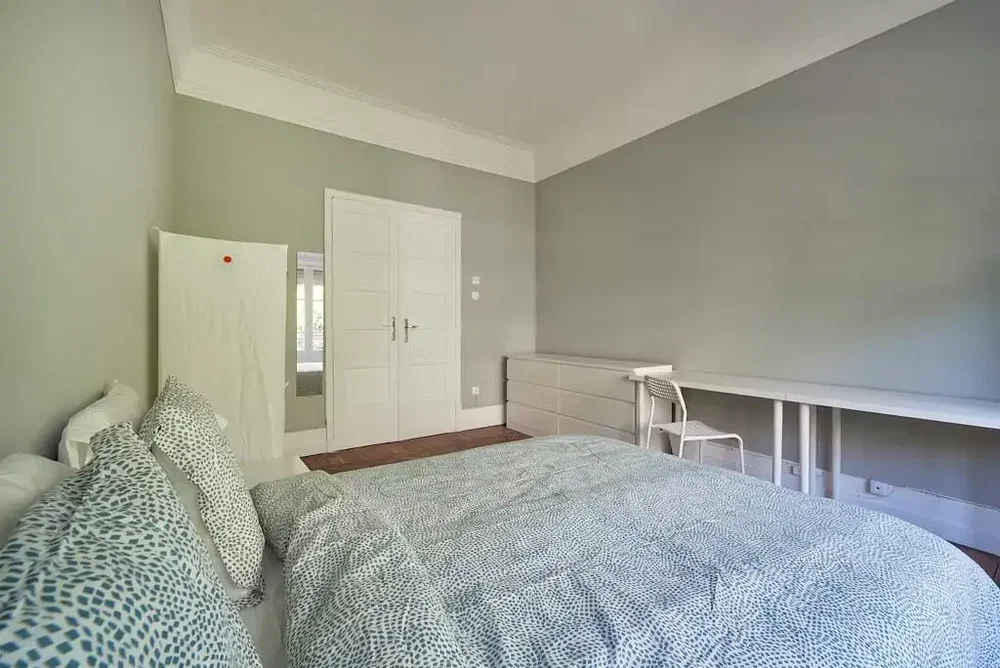 Schlafzimmer; tageslicht, holzboden