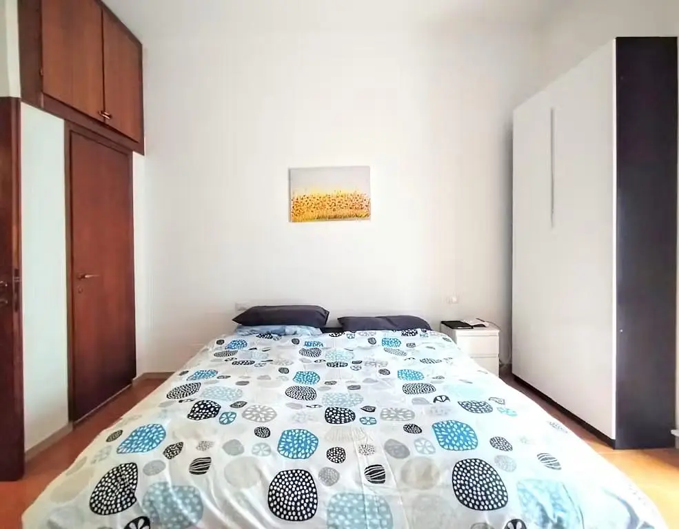Schlafzimmer; tageslicht, holzboden
