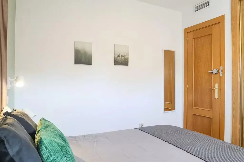 Bedroom; natural light, modern style