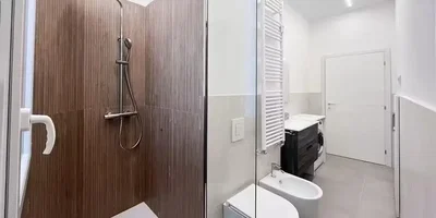 Kupaonica; renoviran, pločice, prirodno svjetlo