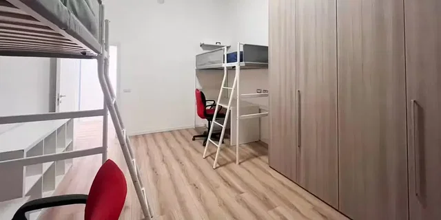 Детска стая; дървен под, естествена светлина
