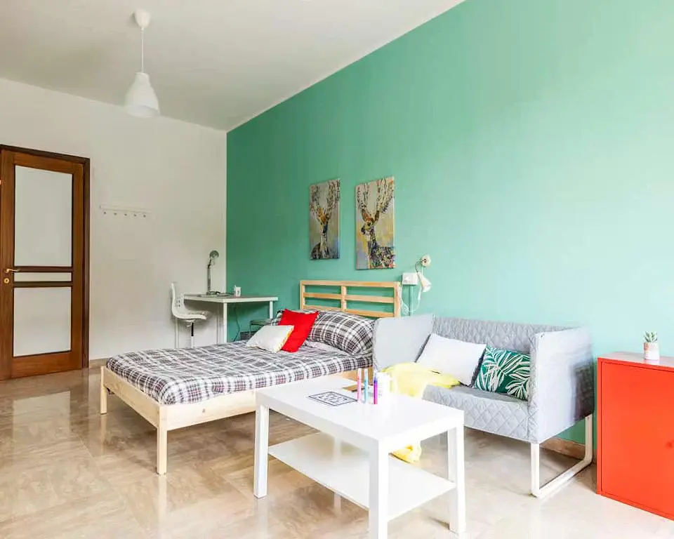 Chambre; lumière naturelle, carrelage