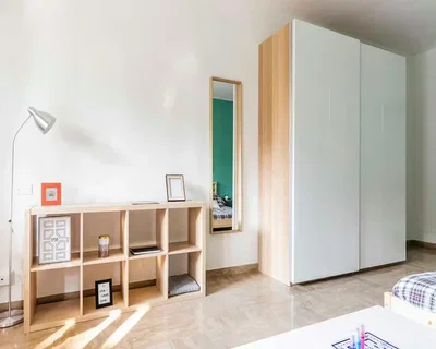 Chambre; lumière naturelle, parquet