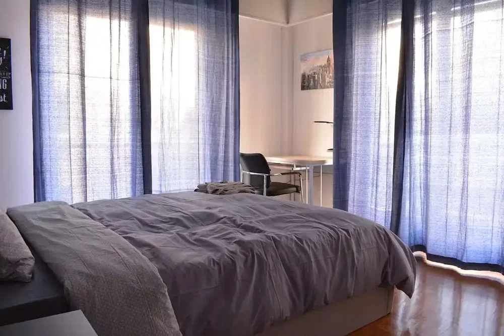 Chambre; lumière naturelle, parquet