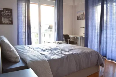 Chambre; lumière naturelle, parquet