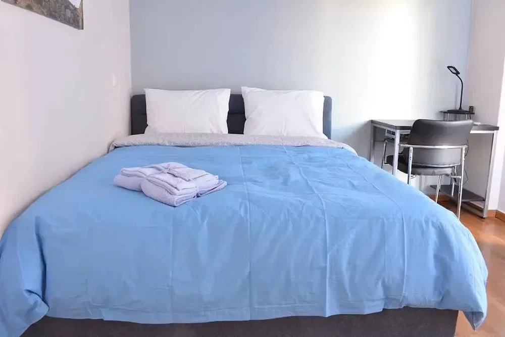 Chambre; lumière naturelle, parquet