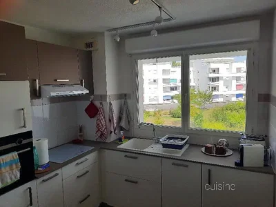 Kuhinja; pogled, kuhinjski aparati, prirodno svjetlo