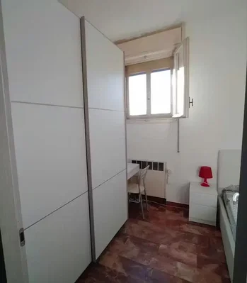 Spavaća soba; drveni pod, pločice, prirodno svjetlo