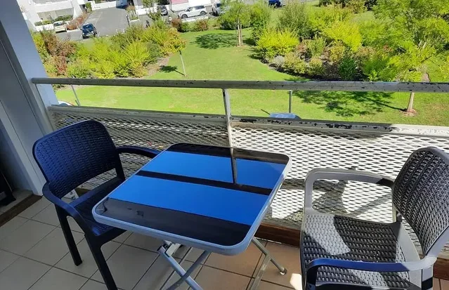 Balkon; uitzicht, natuurlijk licht, tegelvloer