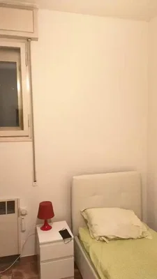 Spavaća soba; prirodno svjetlo, drveni pod