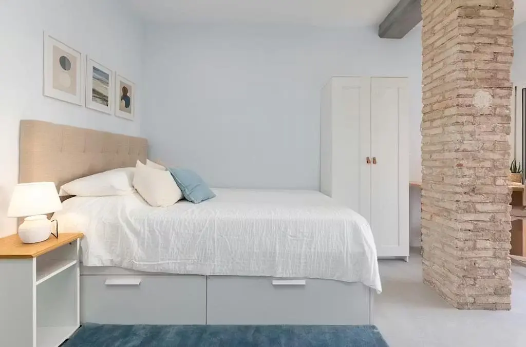 Camera da letto; luce naturale, stile moderno
