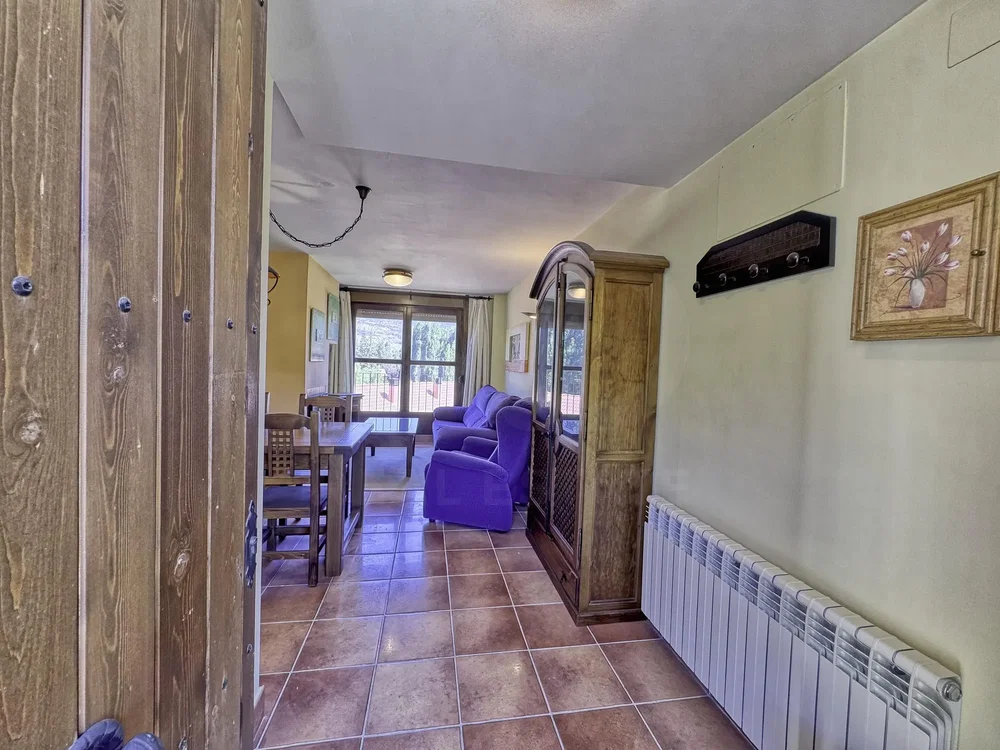 Salon; carrelage, lumière naturelle
