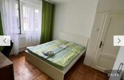 Schlafzimmer; holzboden, tageslicht