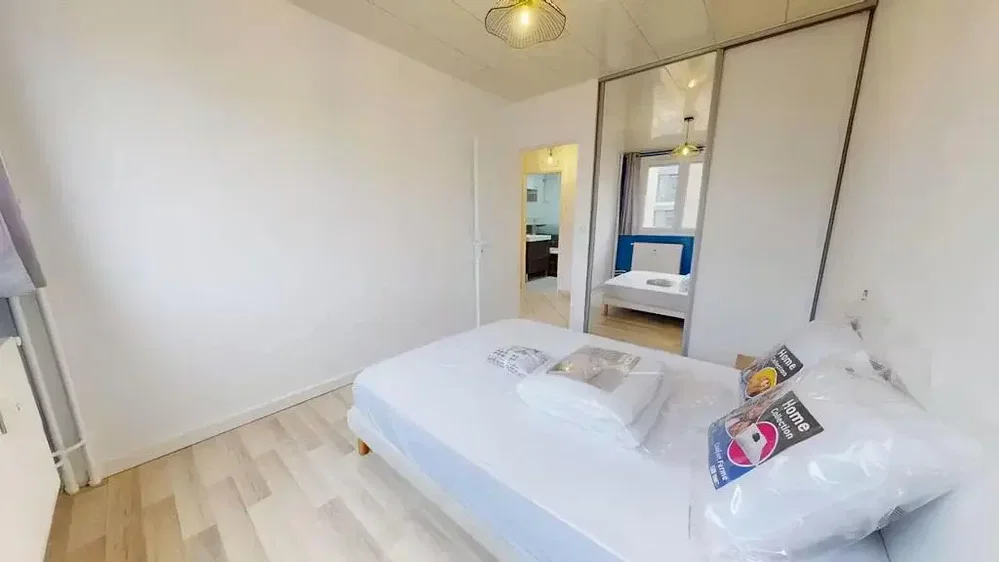 Chambre; parquet, lumière naturelle