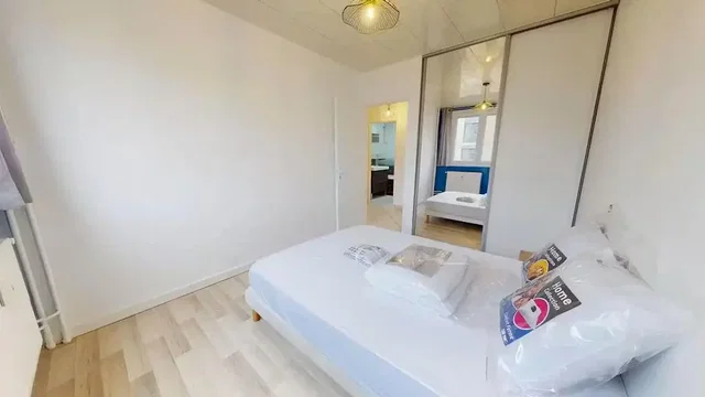 Chambre; parquet, lumière naturelle