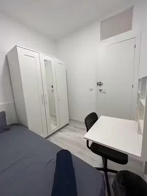 Υπνοδωμάτιο; ξύλινο πάτωμα, φυσικό φως