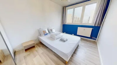 Chambre; lumière naturelle, parquet