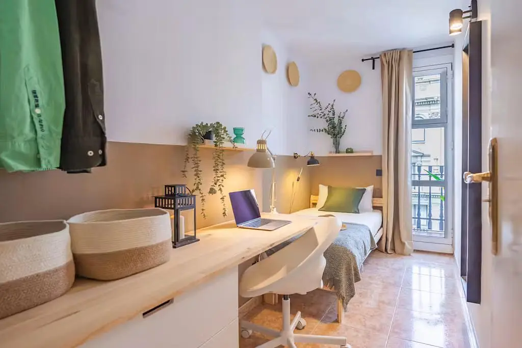 Chambre; carrelage, lumière naturelle, style moderne