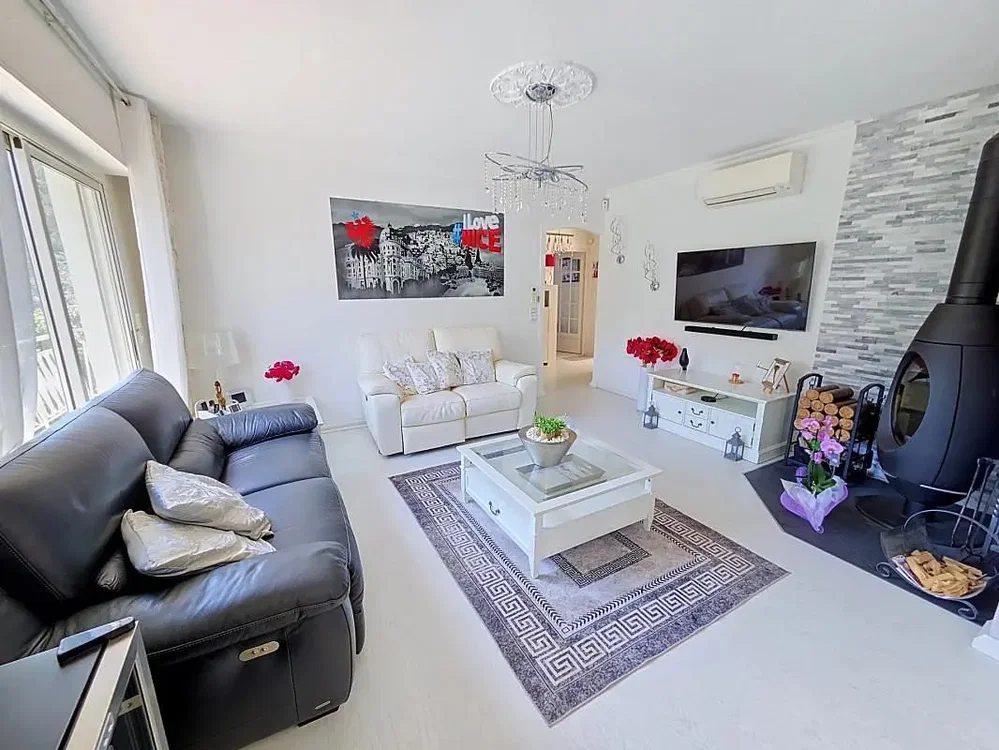Salón; luz natural, estilo moderno, chimenea