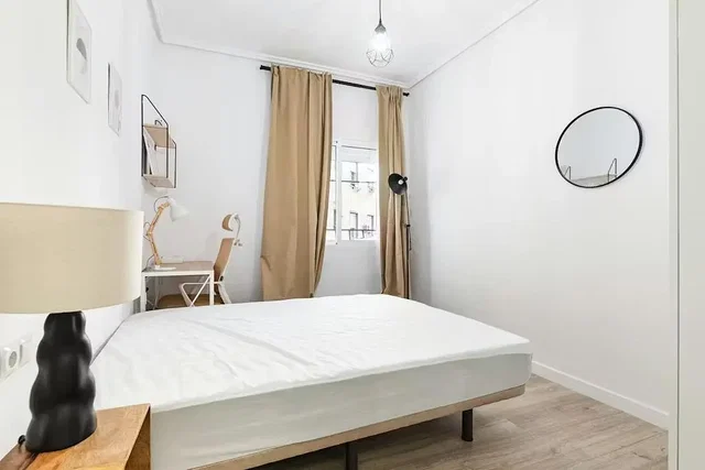 Chambre; lumière naturelle, style moderne, parquet