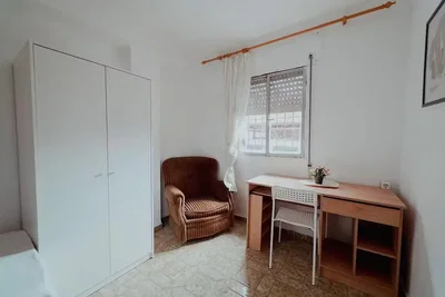 Chambre; lumière naturelle, carrelage