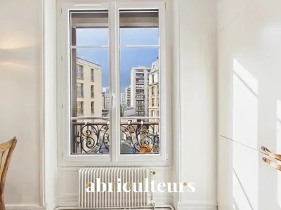 Balcony; view, natural light