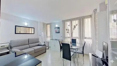Salon; lumière naturelle, style moderne, carrelage