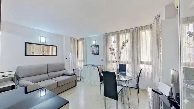 Salon; lumière naturelle, style moderne, carrelage