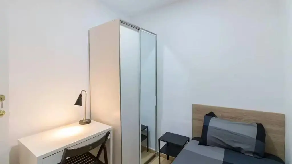 Chambre; parquet, lumière naturelle
