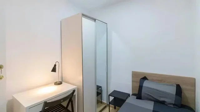 Chambre; parquet, lumière naturelle
