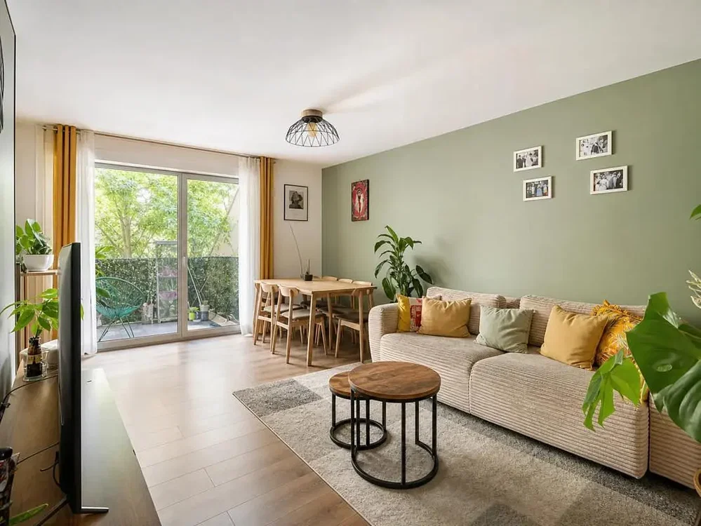 Salon; lumière naturelle, parquet, style moderne